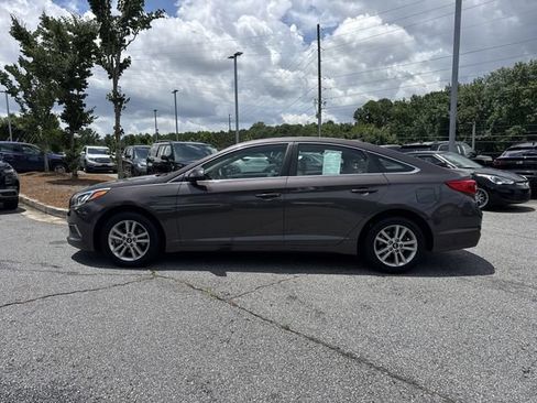Used 2017 Hyundai Sonata SE FWD image 4