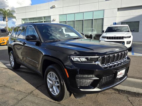 New 2025 Jeep Grand Cherokee Laredo image 6