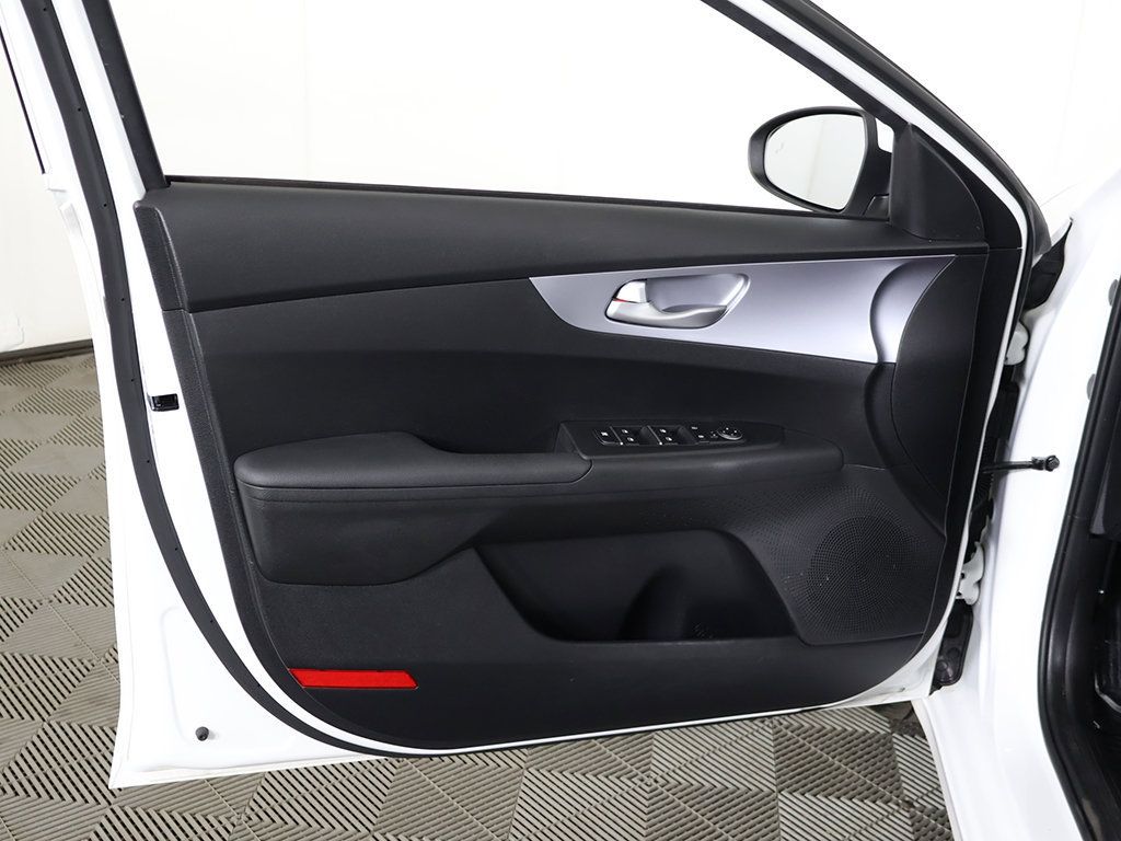 Used 2022 Kia Forte LXS w/ LXS Technology Package FWD image 21