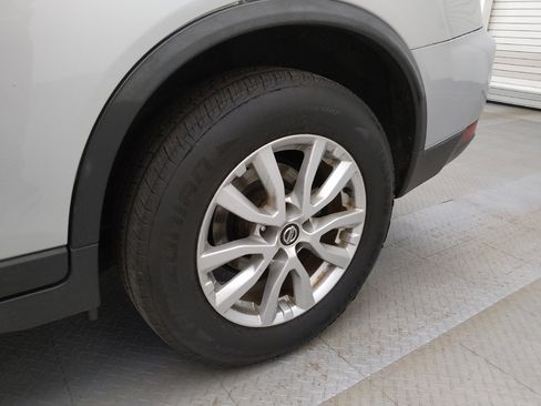 Used 2019 Nissan Rogue SV image 31