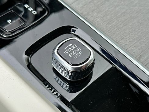 New 2025 Volvo XC60 B5 Ultra w/ Protection Package Premier image 25