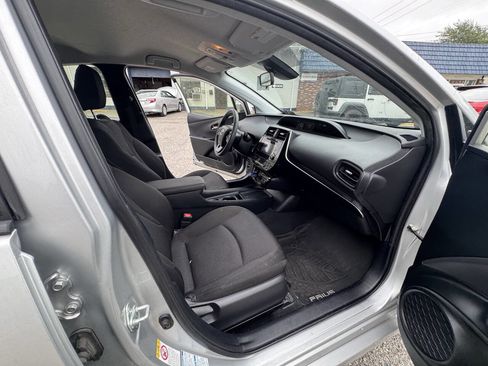 Used 2019 Toyota Prius LE image 69