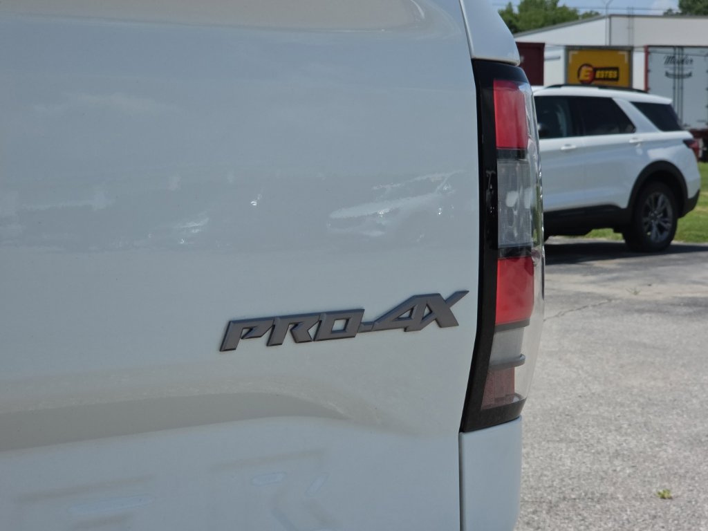 Used 2023 Nissan Frontier PRO-4X w/ Tow Package AWD/4WD image 15