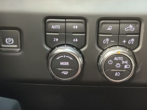 Used 2024 GMC Sierra 1500 Denali w/ Technology Package AWD/4WD image 30