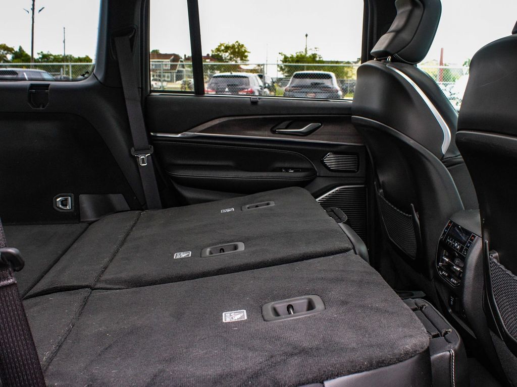 Used 2023 Jeep Grand Cherokee Overland w/ Luxury Tech Group IV AWD/4WD image 39
