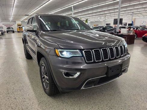 Used 2017 Jeep Grand Cherokee Limited w/ Luxury Group II AWD/4WD image 3