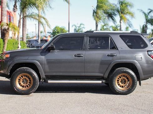 Used 2022 Toyota 4Runner SR5 image 5