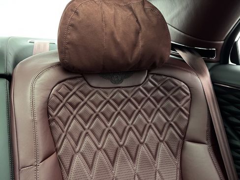 Used 2020 Bentley Flying Spur W12 image 22