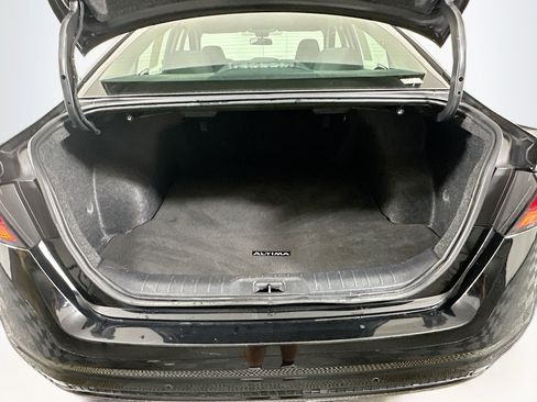 Used 2025 Nissan Altima 2.5 SV FWD image 27
