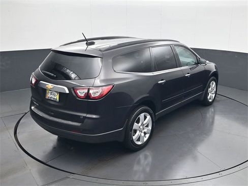 Certified 2017 Chevrolet Traverse LT w/ Style and Technology Package image 18