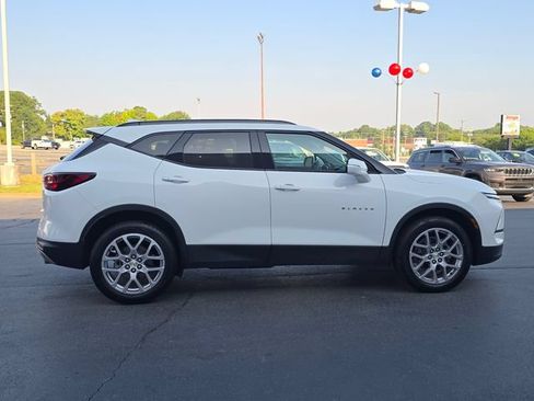 Used 2023 Chevrolet Blazer LT FWD image 2