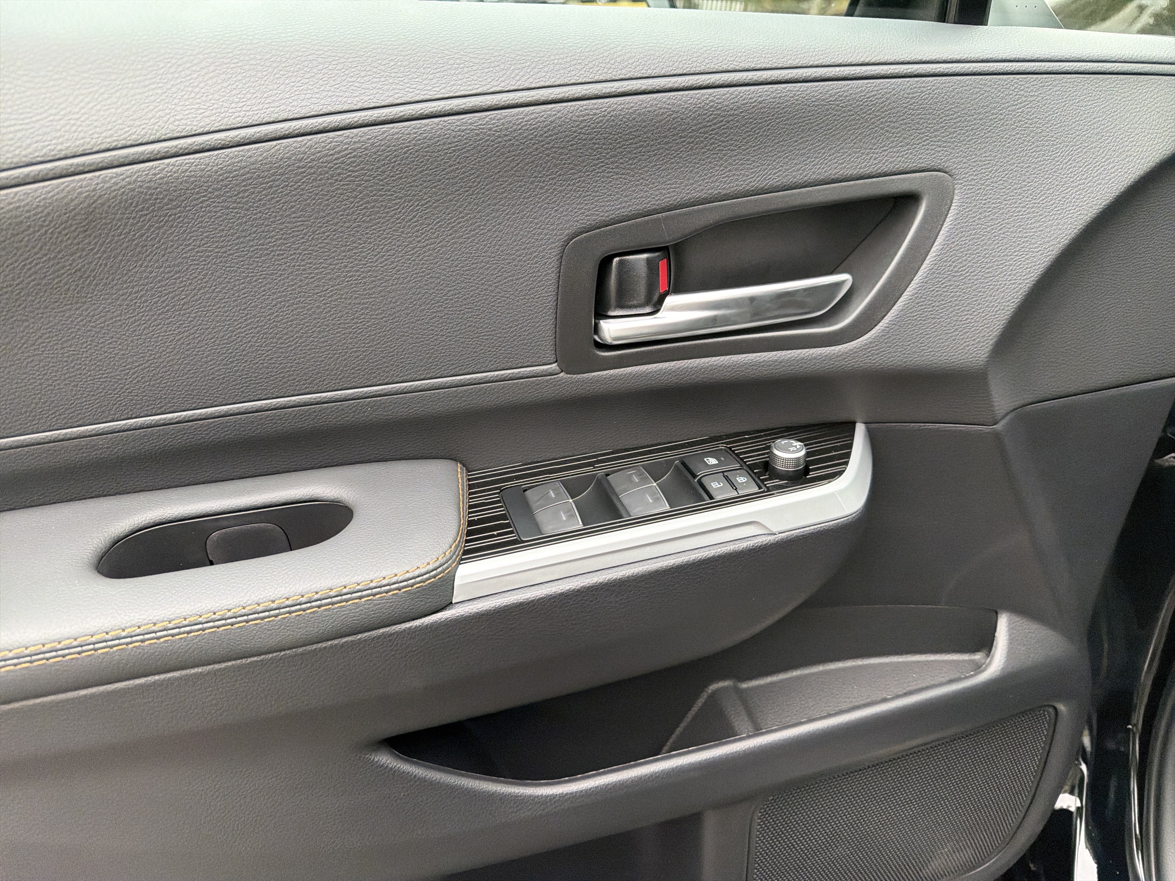 New 2026 Toyota Sienna XLE Woodland Edition AWD/4WD image 8