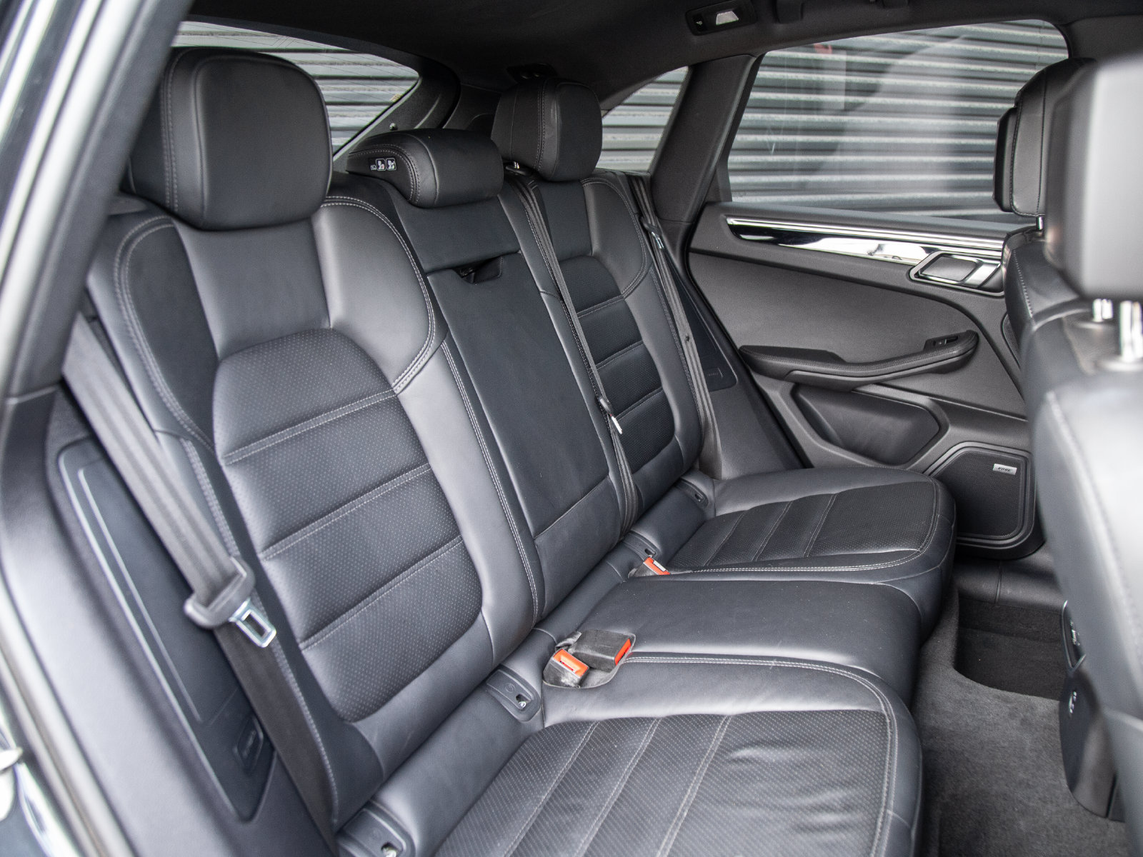 Certified 2024 Porsche Macan S AWD/4WD image 24