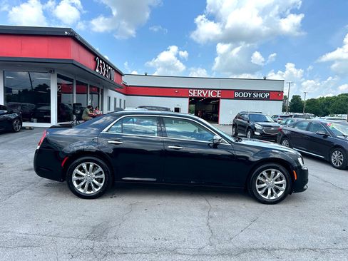 Used 2016 Chrysler 300 C image 2