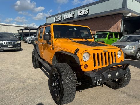 Used 2012 Jeep Wrangler Unlimited Sport image 2