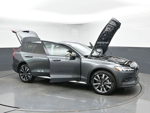 New 2026 Volvo V60 B5 Cross Country Ultra w/ Protection Package Premier AWD/4WD image 55