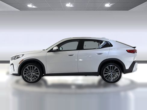 Used 2026 BMW X2 xDrive28i w/ Convenience Package AWD/4WD image 2