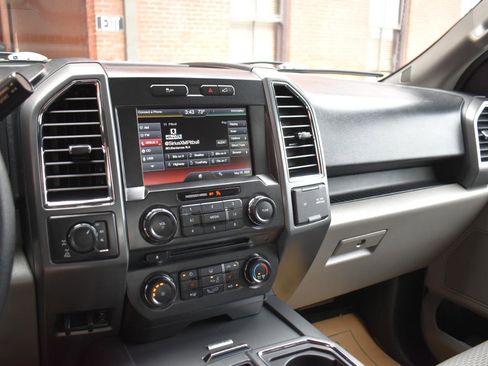 Used 2015 Ford F150 XLT w/ Equipment Group 302A Luxury AWD/4WD image 22