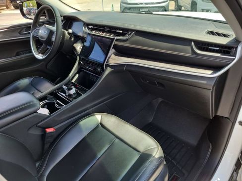 Used 2023 Jeep Grand Cherokee Limited AWD/4WD image 30
