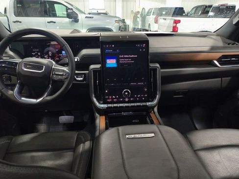 Used 2025 GMC Yukon XL Denali AWD/4WD image 4