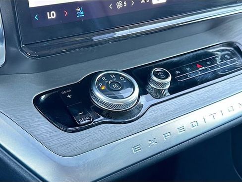 Used 2025 Ford Expedition Max Platinum image 17