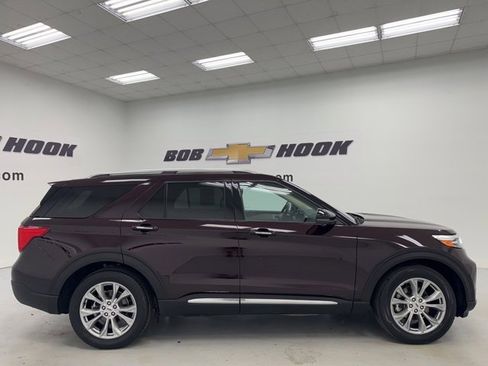 Used 2023 Ford Explorer Limited w/ Equipment Group 301A image 4