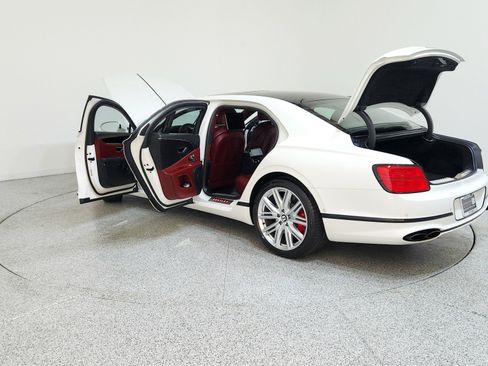 Used 2023 Bentley Flying Spur V8 image 16