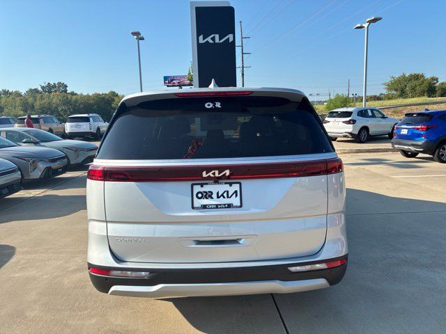 Used 2023 Kia Carnival LX FWD image 5