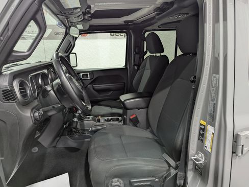 Used 2021 Jeep Gladiator Sport image 14