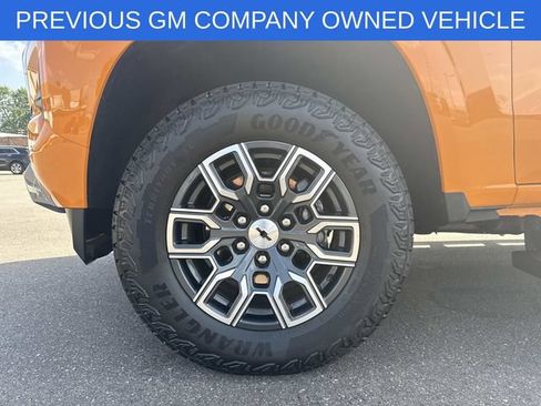 Used 2025 Chevrolet Colorado Z71 w/ Technology Package AWD/4WD image 41