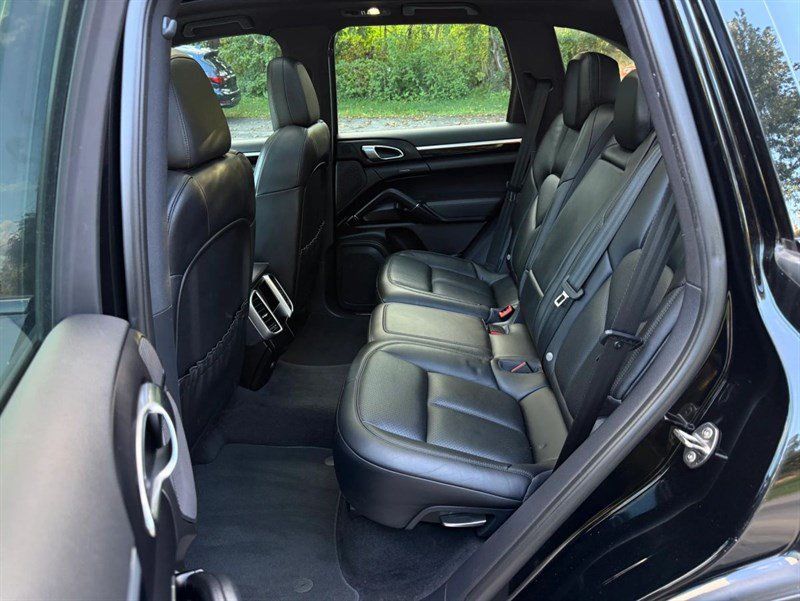Used 2016 Porsche Cayenne AWD/4WD image 26