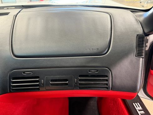 Used 1995 Chevrolet Corvette Coupe RWD image 22