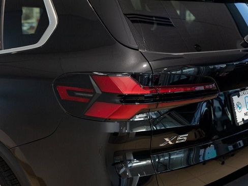 New 2026 BMW X5 xDrive50e image 9