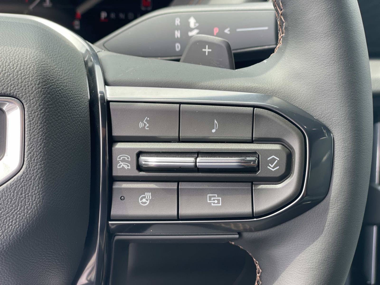 New 2026 GMC Yukon XL AT4 AWD/4WD image 12