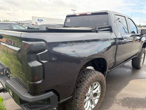 Used 2022 Chevrolet Silverado 1500 LT RWD image 3