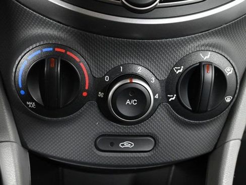 Used 2016 Hyundai Accent SE image 19