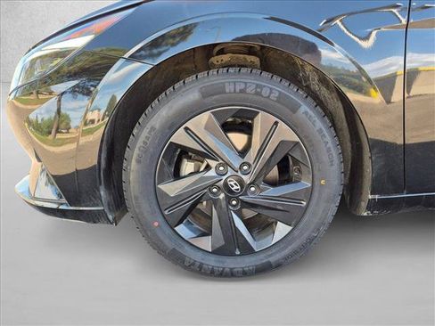 Used 2023 Hyundai Elantra SEL FWD image 25