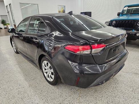 Used 2021 Toyota Corolla LE image 6