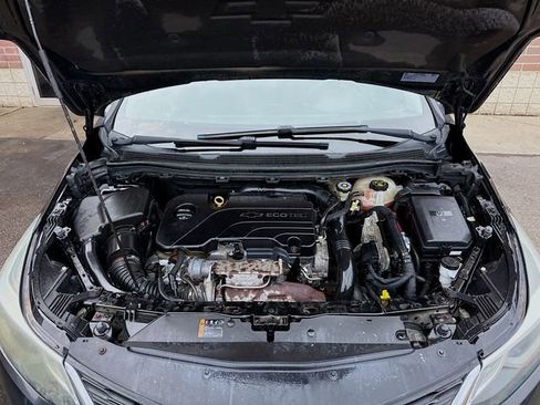 Used 2017 Chevrolet Cruze LT w/ Convenience Package image 28
