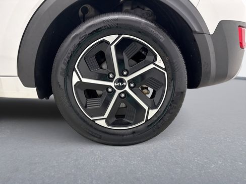 Used 2023 Kia Niro LX image 24