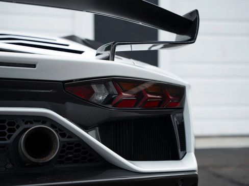 Used 2019 Lamborghini Aventador SVJ AWD/4WD image 28