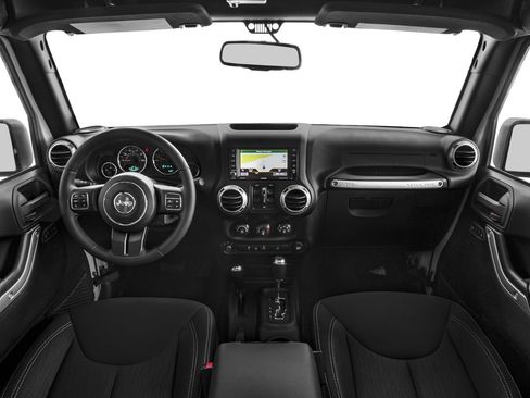 Used 2017 Jeep Wrangler Unlimited Rubicon w/ Connectivity Group AWD/4WD image 6
