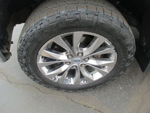 Used 2015 Ford F150 XLT w/ Equipment Group 302A Luxury image 12