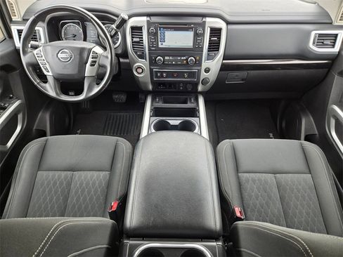 Used 2017 Nissan Titan SV image 15