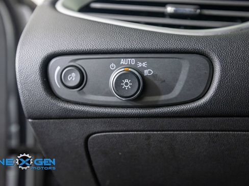 Used 2022 Chevrolet Malibu LT FWD image 13