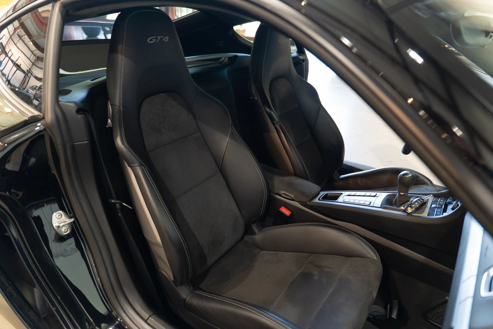 Used 2016 Porsche Cayman GT4 RWD image 38