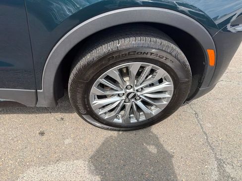 Used 2025 Cadillac XT4 Premium Luxury AWD/4WD image 33
