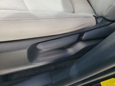 Used 2022 Toyota Corolla Cross L image 23