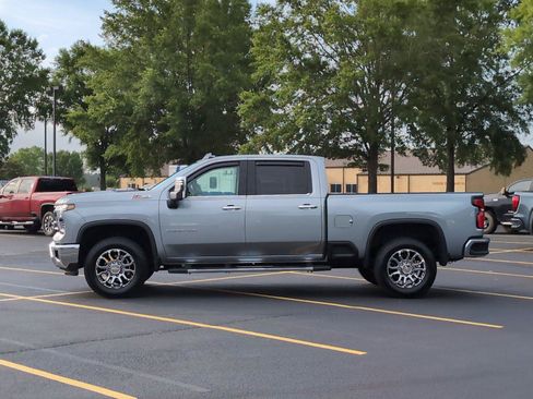 Used 2026 Chevrolet Silverado 2500 LTZ w/ LTZ Convenience Package AWD/4WD image 2