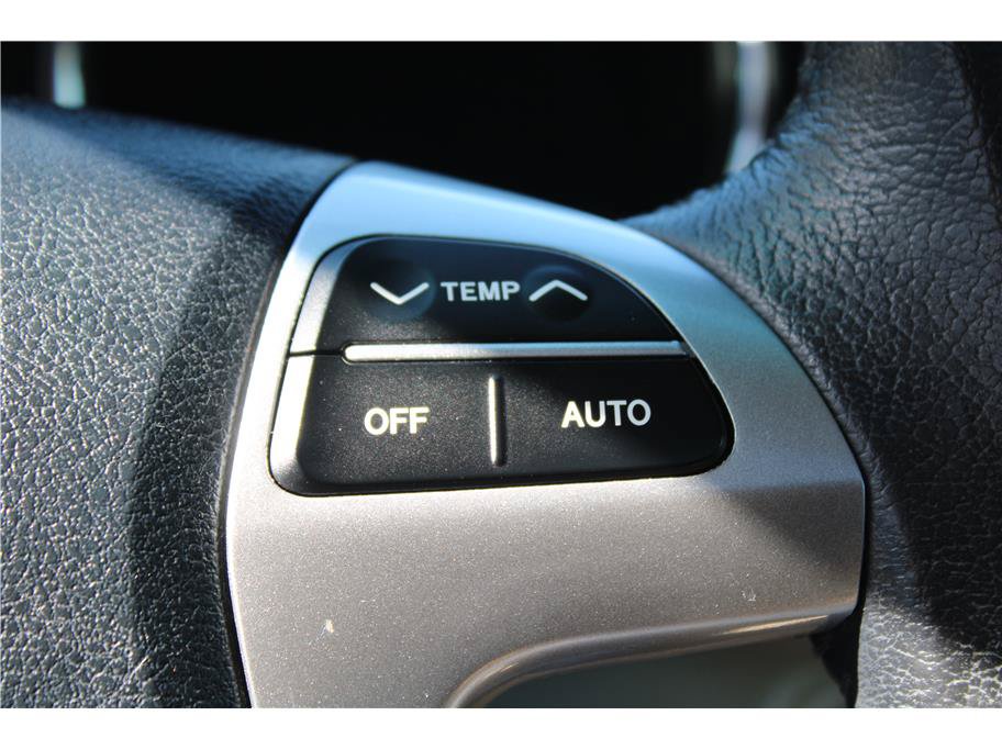 Used 2013 Toyota Highlander Limited AWD/4WD image 22